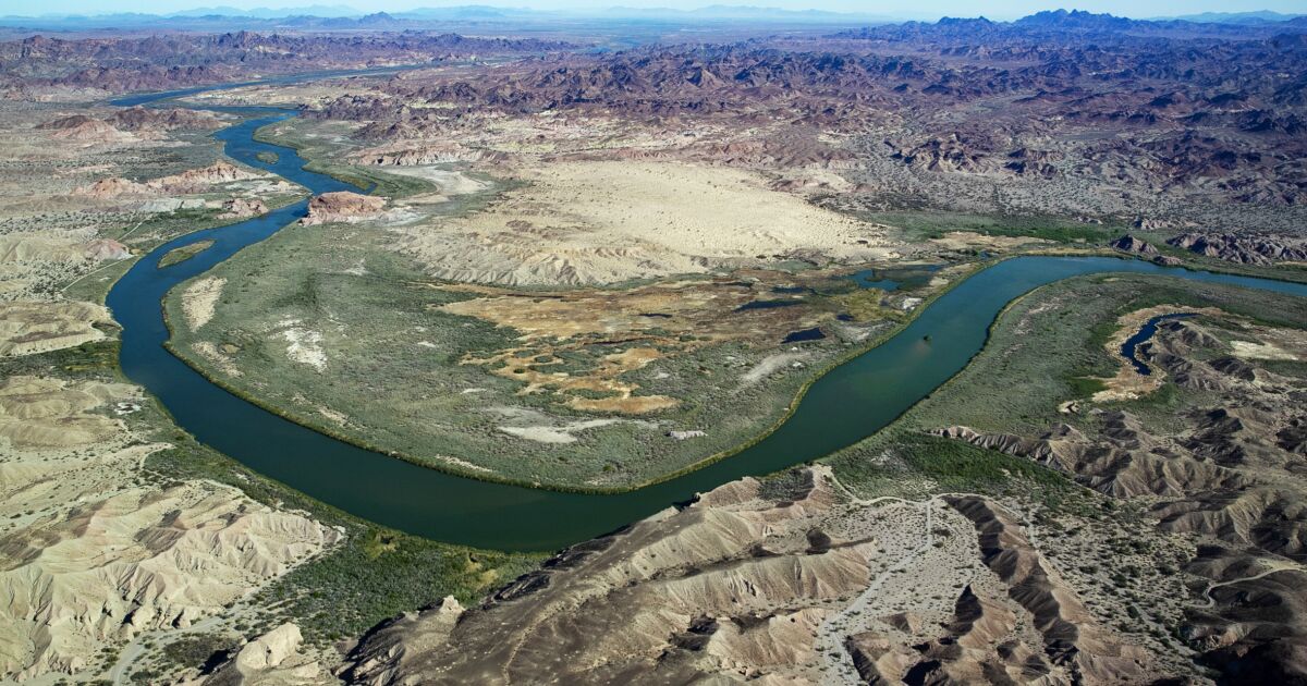U.S. lays out options on Colorado River crisis
